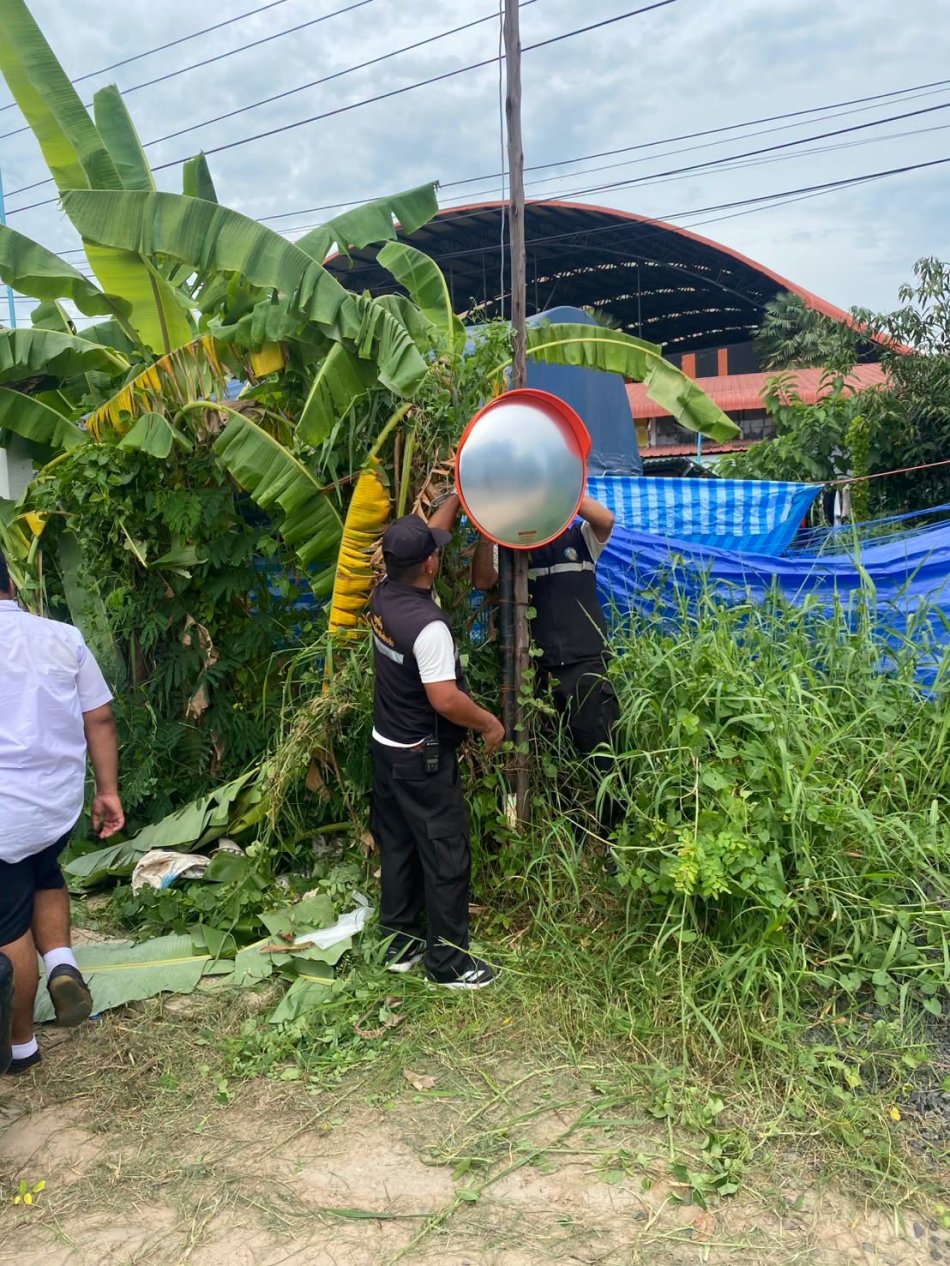 เปลี่ยนกระจกนูนบริเวณตามจุดเสี่ยงเพื่อความปลอดภัยในการใช้รถใช้ถนน