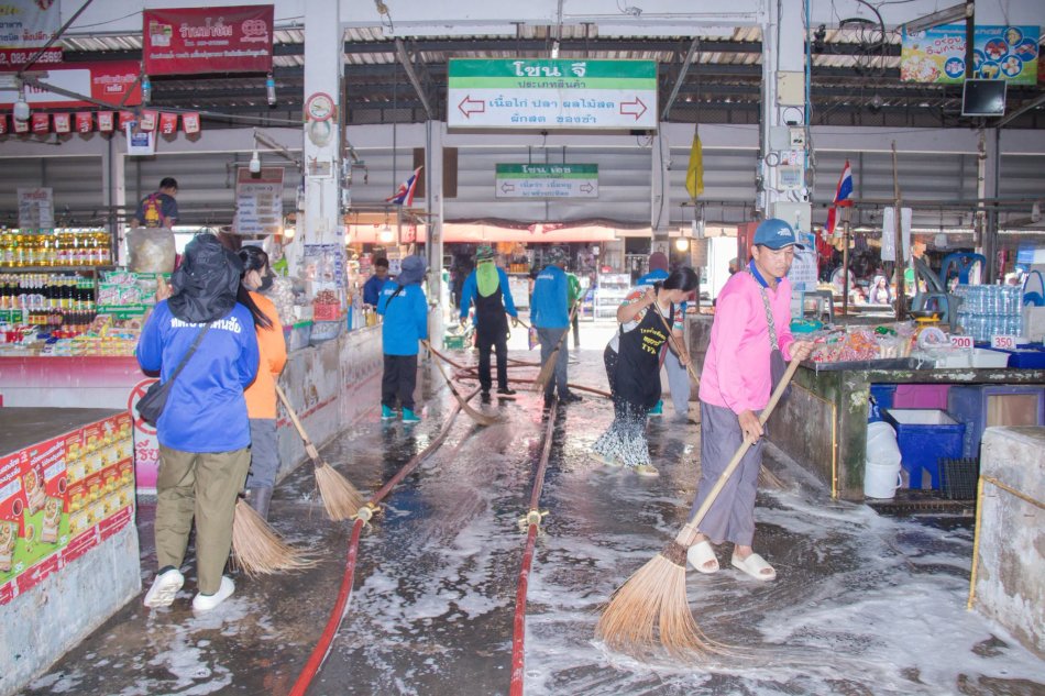 ทำความสะอาดตลาดสดเทศบาลฯ 21/08/69