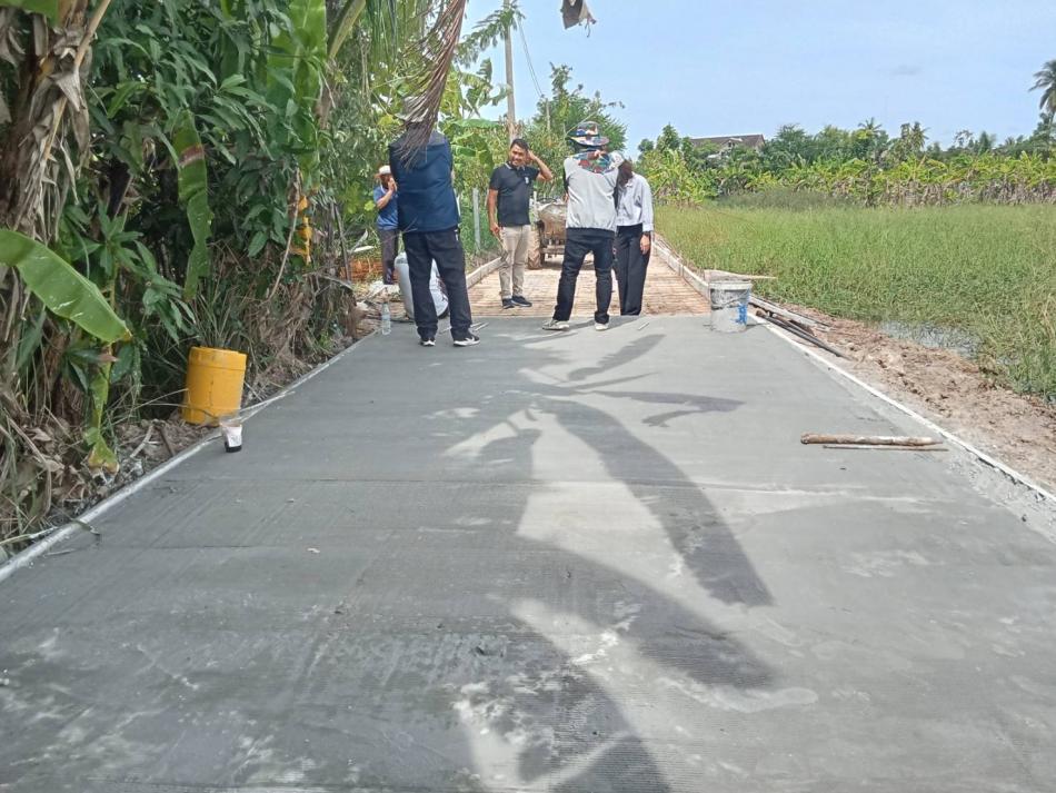 โครงการก่อสร้างถนนคอนกรีตเสริมเหล็ก หมู่ที่ 13 ประโคนชัย